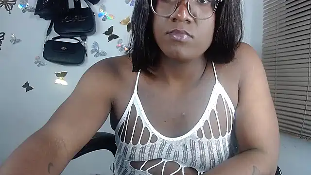 Snapshot of bigcrisblack chatting on 10.29.25 bigcrisblack online show from 10.29.25