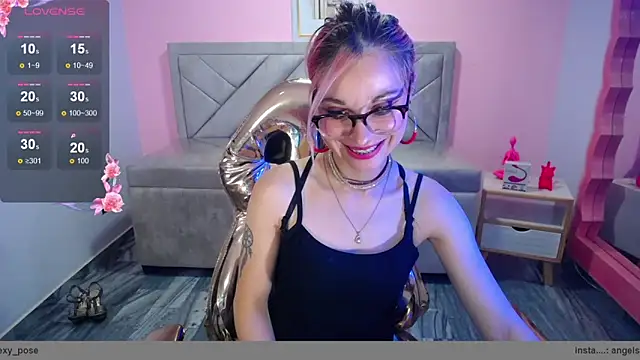 Snapshot of abril_ch_ chatting on 11.13.25 abril ch online show from 11.13.25