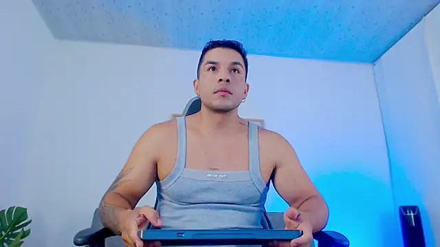 estebandelouis online show from 04.11.26