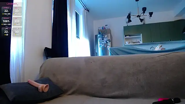 Blond Woman online show from 02.01.25