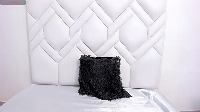 Analia18  online show from 12.19.25