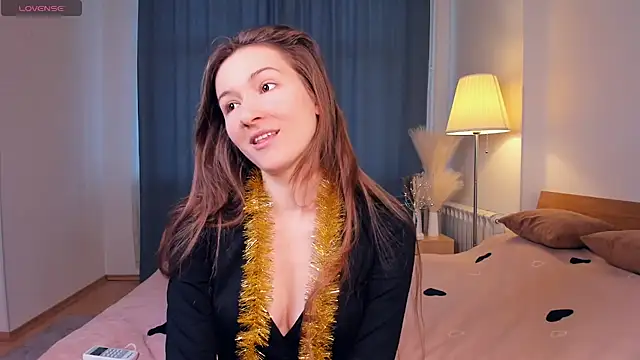 Snapshot of VickieVici chatting on 12.04.24 VickieVici online show from 12.04.24