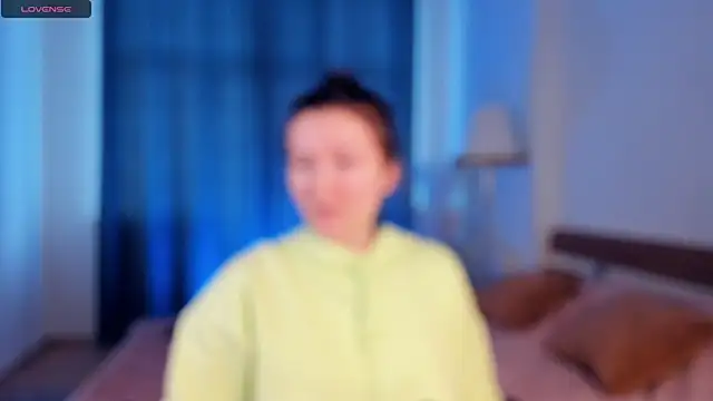 Snapshot of VickieVici chatting on 12.08.24 VickieVici online show from 12.08.24