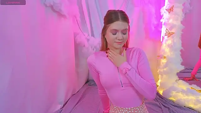 AlisiaSpinnet  online show from 11.04.25