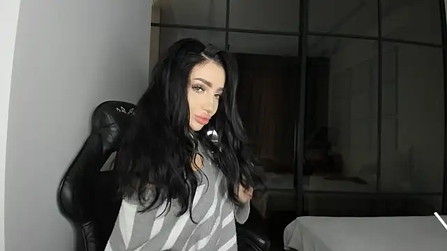 NancyLovee  online show from 09.18.25