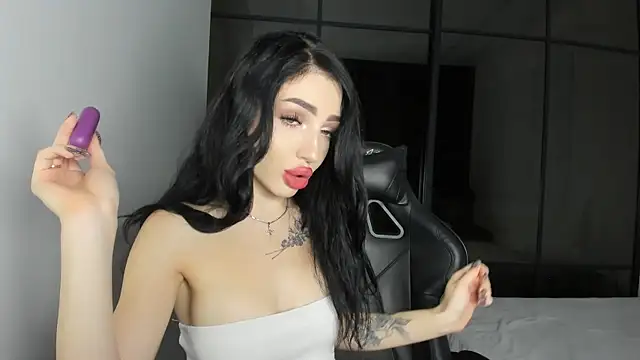 NancyLovee  online show from 09.24.25