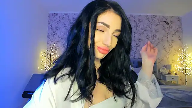 NancyLovee  online show from 12.16.25