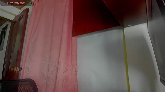 Nenita Hot  online show from 11.04.25