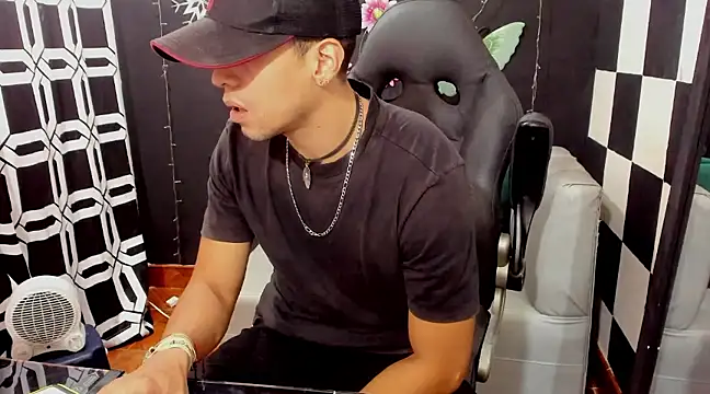 MikeRose94 online show from 02.15.25