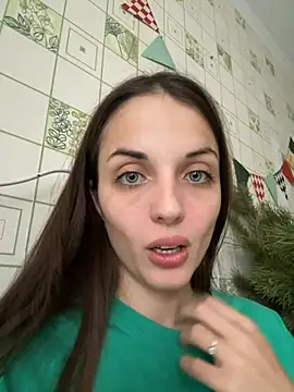 Snapshot of AmiLavs chatting on 12.26.24 AmiLavs online show from 12.26.24