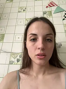 Snapshot of AmiLavs chatting on 12.29.24 AmiLavs online show from 12.29.24