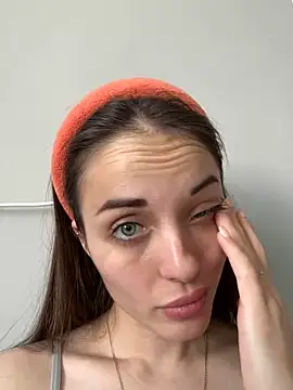 Snapshot of AmiLavs chatting on 02.12.25 AmiLavs online show from 02.12.25