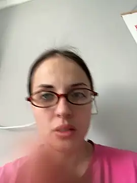 Snapshot of AmiLavs chatting on 02.14.25 AmiLavs online show from 02.14.25