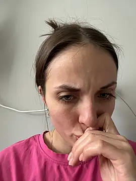 Snapshot of AmiLavs chatting on 02.17.25 AmiLavs online show from 02.17.25