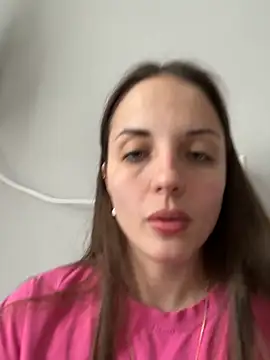 Snapshot of AmiLavs chatting on 02.18.25 AmiLavs online show from 02.18.25