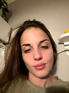 Snapshot of AmiLavs chatting on 09.13.25 AmiLavs online show from 09.13.25