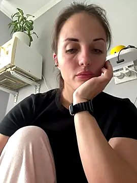 Snapshot of AmiLavs chatting on 10.18.25 AmiLavs online show from 10.18.25