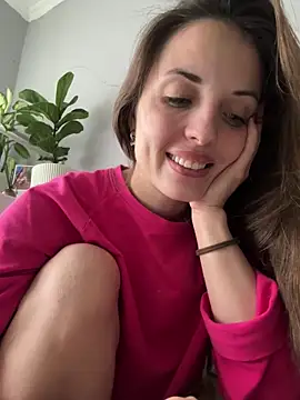 Snapshot of AmiLavs chatting on 12.16.25 AmiLavs online show from 12.16.25