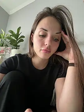 Snapshot of AmiLavs chatting on 12.22.25 AmiLavs online show from 12.22.25