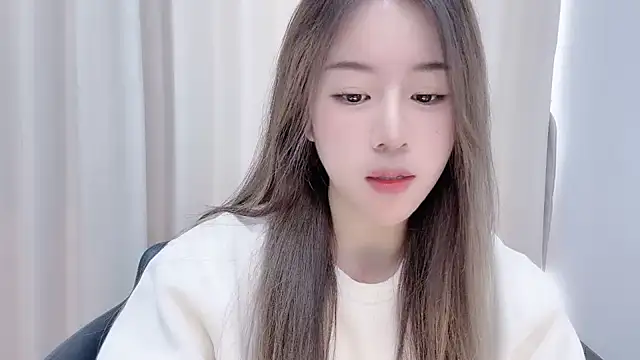 chloe-01 online show from 12.03.24