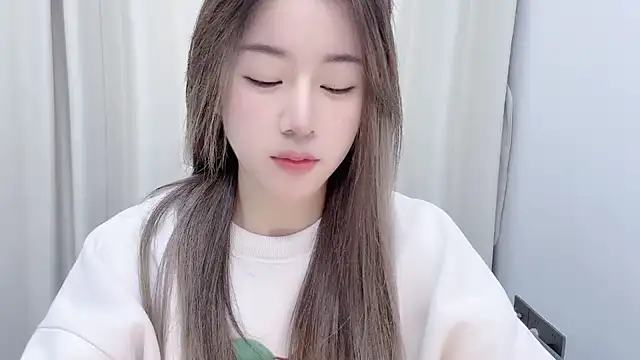 chloe-01 online show from 12.14.24