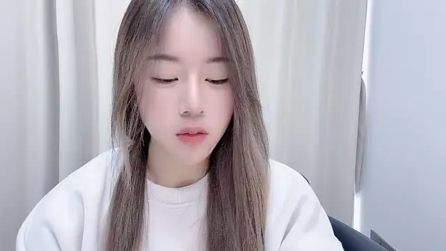 chloe-01 online show from 12.17.24