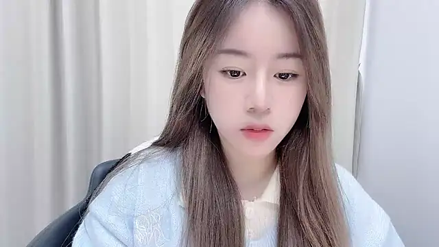 chloe-01 online show from 12.22.24