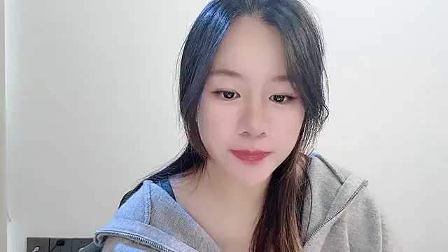 chloe-01 online show from 11.13.25