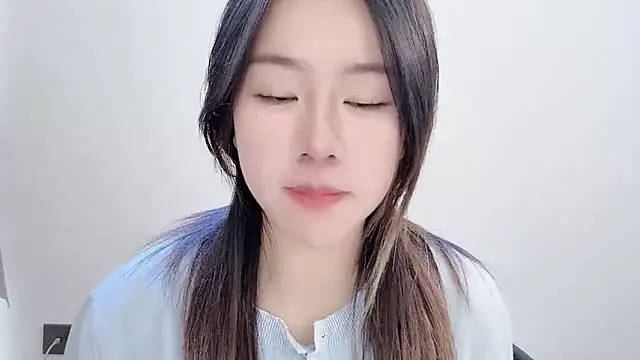 chloe-01 online show from 11.26.25