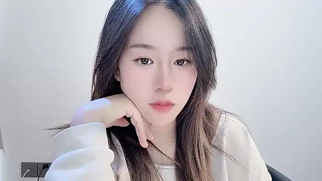 chloe-01 online show from 11.27.25