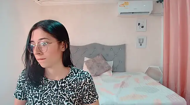 Snapshot of brooklove_doll chatting on 03.04.25 brooklove doll online show from 03.04.25