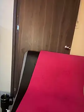 Snapshot of MOMALANA chatting on 09.19.25 MOMALANA online show from 09.19.25