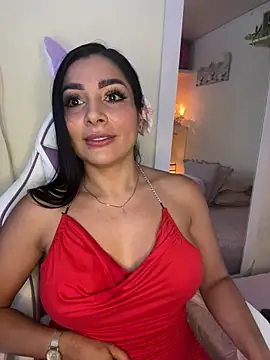 Snapshot of MOMALANA chatting on 10.19.25 MOMALANA online show from 10.19.25