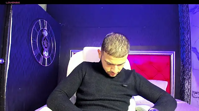 Snapshot of MaximusDick1_ chatting on 12.06.24 MaximusDick1 online show from 12.06.24