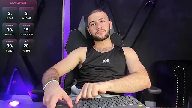 Snapshot of MaximusDick1_ chatting on 10.03.25 MaximusDick1 online show from 10.03.25