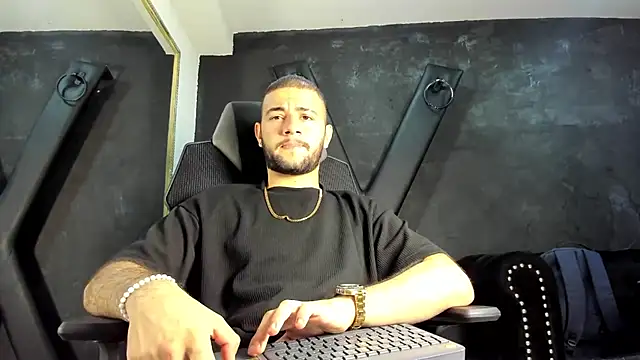 Snapshot of MaximusDick1_ chatting on 10.06.25 MaximusDick1 online show from 10.06.25