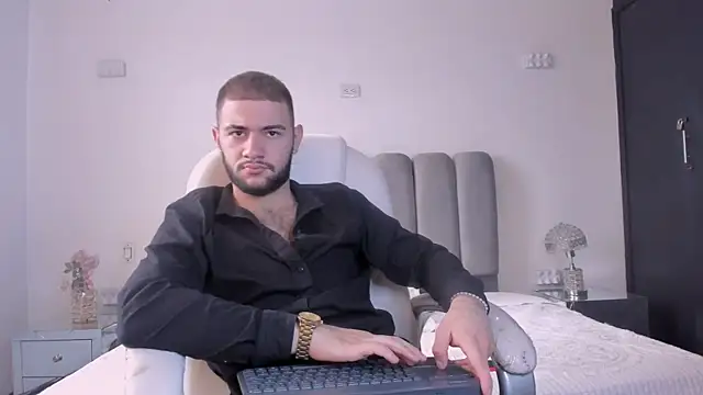 Snapshot of MaximusDick1_ chatting on 02.21.26 MaximusDick1 online show from 02.21.26