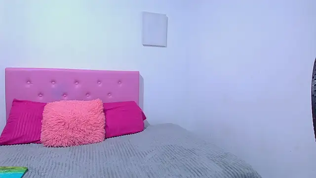 Snapshot of issa_kitty chatting on 01.30.25 issa kitty online show from 01.30.25