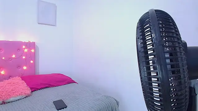 Snapshot of issa_kitty chatting on 01.30.25 issa kitty online show from 01.30.25