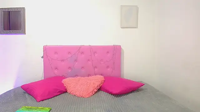 Snapshot of issa_kitty chatting on 02.01.25 issa kitty online show from 02.01.25