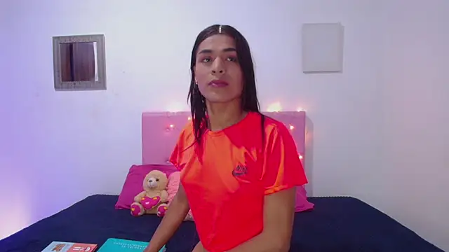 Snapshot of issa_kitty chatting on 02.22.25 issa kitty online show from 02.22.25