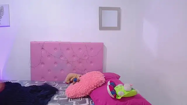 Snapshot of issa_kitty chatting on 03.07.25 issa kitty online show from 03.07.25