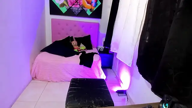 Snapshot of issa_kitty chatting on 11.27.25 issa kitty online show from 11.27.25