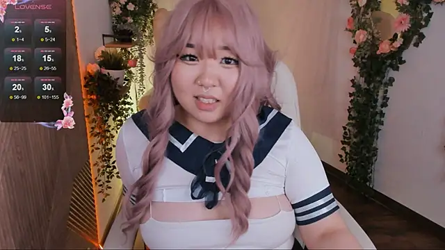 Snapshot of mei_honey_ chatting on 12.15.24 mei honey online show from 12.15.24