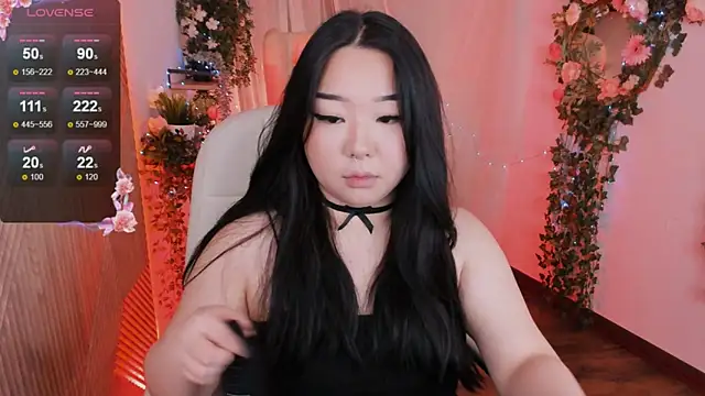 Snapshot of mei_honey_ chatting on 12.18.24 mei honey online show from 12.18.24