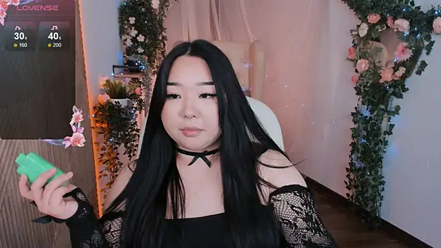 Snapshot of mei_honey_ chatting on 12.18.24 mei honey online show from 12.18.24