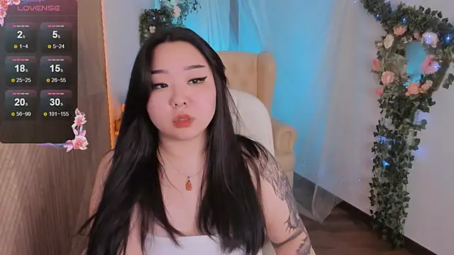 Snapshot of mei_honey_ chatting on 12.27.24 mei honey online show from 12.27.24