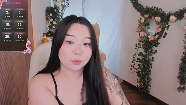 Snapshot of mei_honey_ chatting on 01.18.25 mei honey online show from 01.18.25