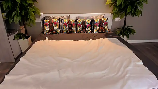 ValeryRoyale online show from 10.12.25