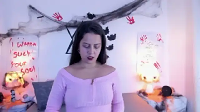 Snapshot of LunaSmitt chatting on 10.15.25 LunaSmitt online show from 10.15.25